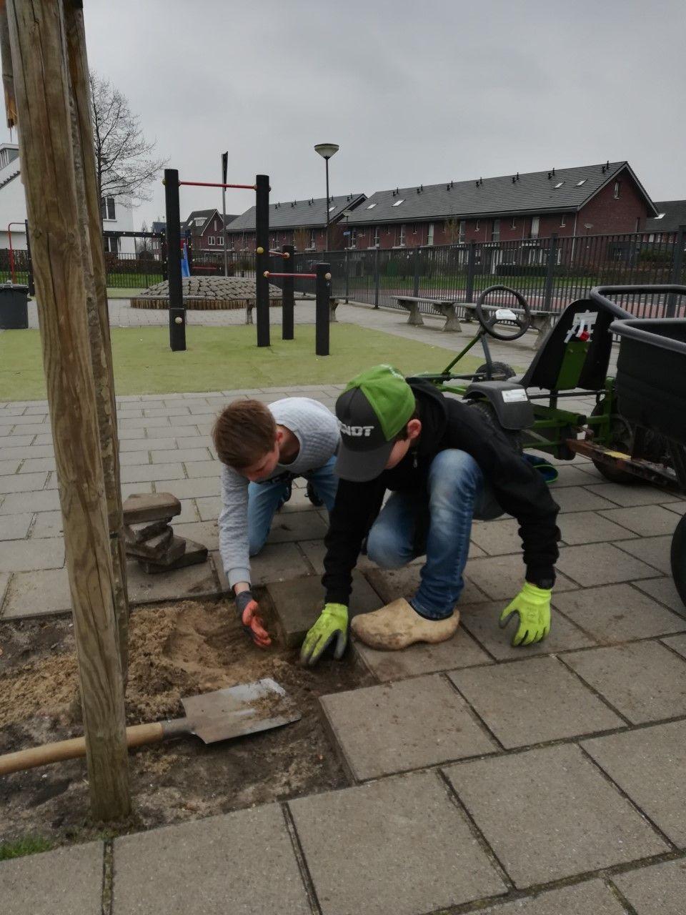 Een gebaar waar wij heel blij mee zijn!! Vragenlijsten Tevredenheid De afgelopen weken heeft u de mogelijkheid gehad om een vragenlijst Tevredenheid in te vullen over onze school.