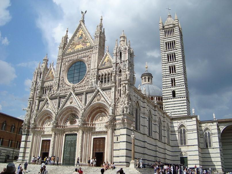 Kerk, stad en macht: Siena De verbouwingen van de kathedraal, de inrichting van bedelordekerken en de nieuwbouw van het stadhuis van Siena vormden de achtergrond voor de opdrachten aan schilders.