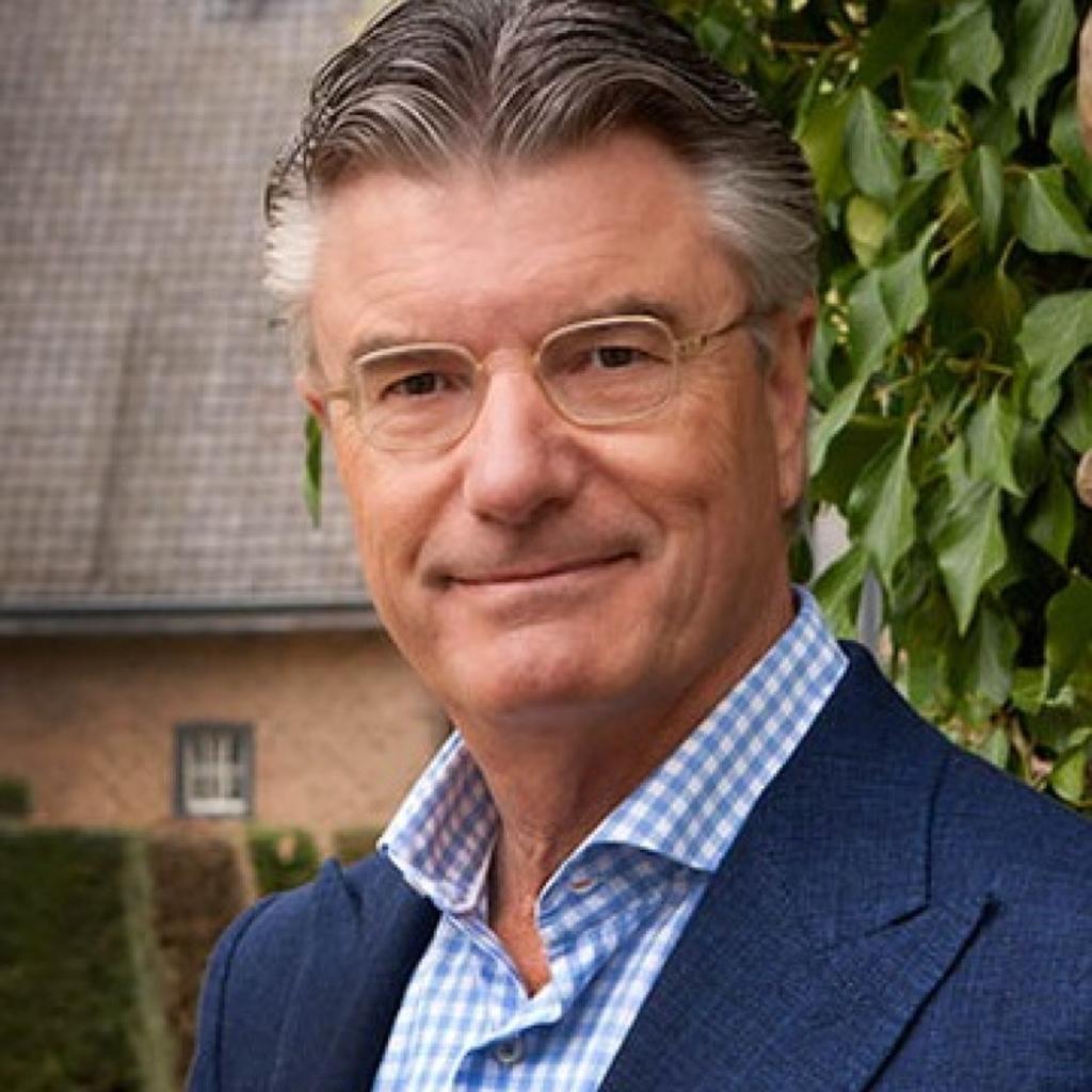 Camille Oostwegel: Hotelondernemer bracht Limburgs trots door herstel ruïnes Succesvol hotelondernemer, van oorsprong uit Limburg, teruggekeerd: