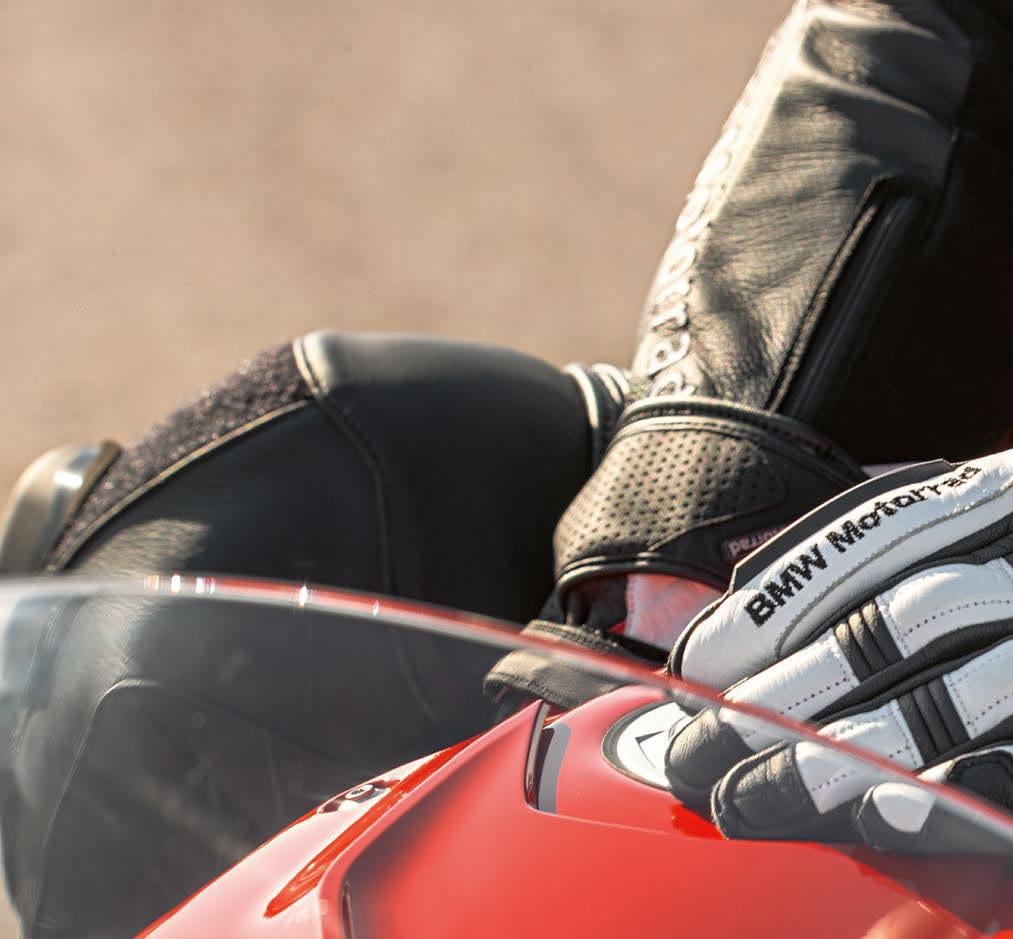 HAND SCHOENEN Als motorrijder dienen je handen altijd goed beschermd te zijn.