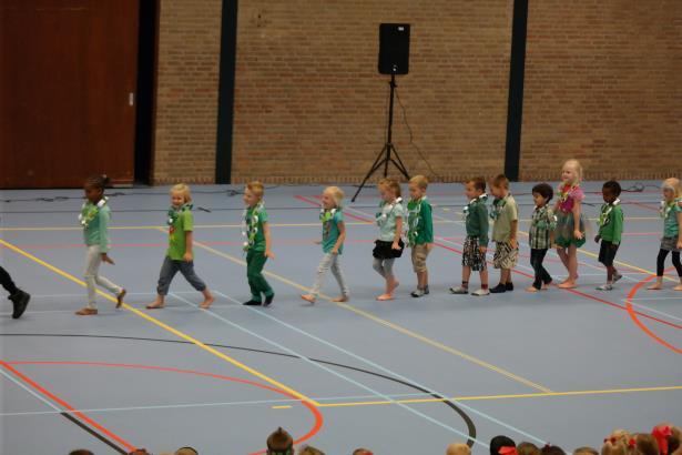 De kinderen hebben allemaal een eigen sommen-machine gemaakt en ook zelf sommenkaartjes erbij gemaakt.