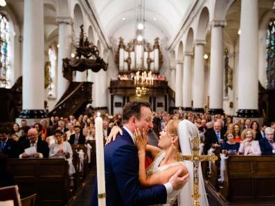 Belangrijk om te weten Elk bruidspaar die ons boekt ontvangt: Trouwfotografen Damon en / of Eva met vaste secondshooter Uitgebreide kennismaking en bespreking van jullie wensen!