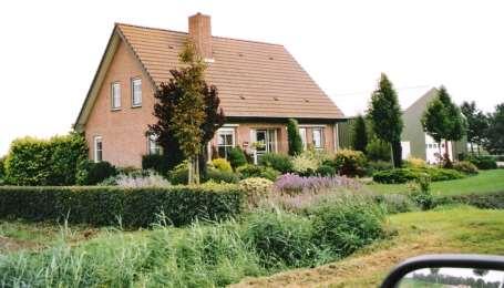 Eigenaren en bewoners van bebouwde percelen staande en gelegen in de polder van Schakerloo. Volgnummer 93 Huis, schuur en erf, staande en gelegen aan de (Nieuwe 1955) Veerweg in Schakerloo.