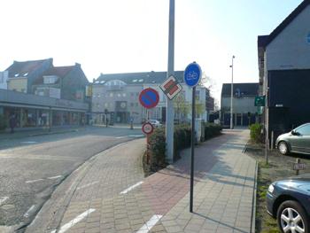 Het voorgestelde scenario valt dan ook uit een te leggen in een drietal stappen. Een verkeersluw marktplein Vandaag is de Wommelgemsteenweg ter hoogte van de Turnhoutsebaan een enkelrichtingstraat.