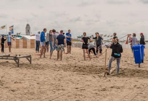 Expeditie Robinson Expeditie Robinson bestaat uit verschillende leuke activiteiten op het strand en, indien gewenst, ook in zee.