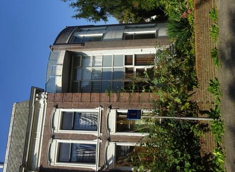 Elk appartement heeft zowel ruimtes in het monumentale deel als in de vernieuwde delen, en is voorzien van een royale buitenruimte in de vorm van veranda, balkon of