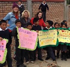 CIRCUSPROJECT PERU 2015 Drie circusweken In april 2015 hebben onze teamleden Michèle Josemans en Sofie Bartels onder leiding van Anne Kuipers van Circus Hannes & Co uit Nederland meegewerkt aan ons