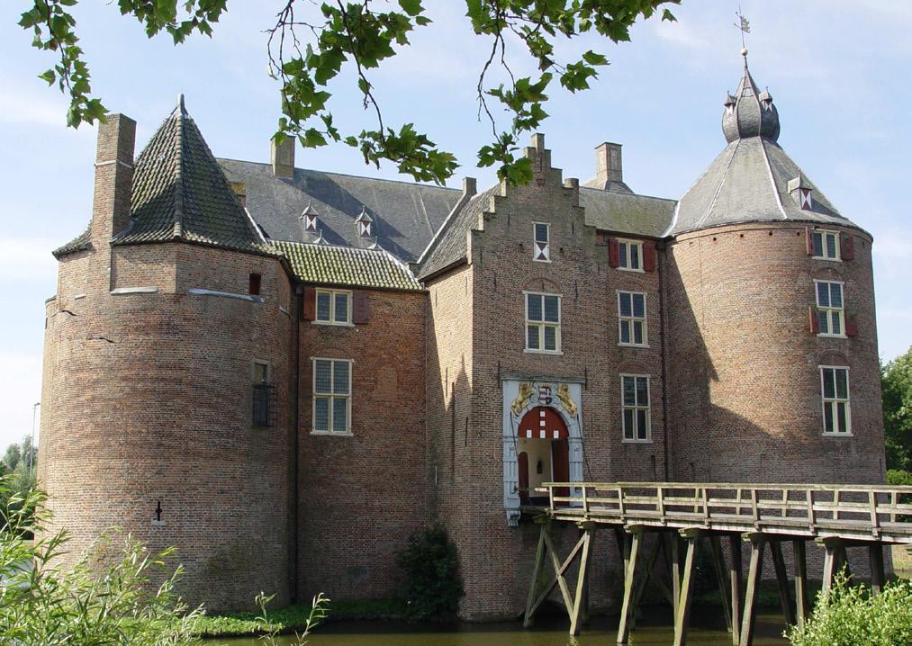 Groepsarrangement Kasteelbezoek, lunch aan de Maas & historische stadswandeling Dit groepsarrangement combineert een bezoek aan het middeleeuwse kasteel Ammersoyen met een