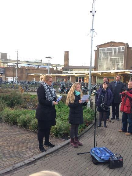 Hannah (groep 8) en Aafke hebben gesproken op deze herdenking. Naschoolse activiteiten Wij willen u vragen om tijdens de naschoolse activiteiten niet aanwezig te zijn.