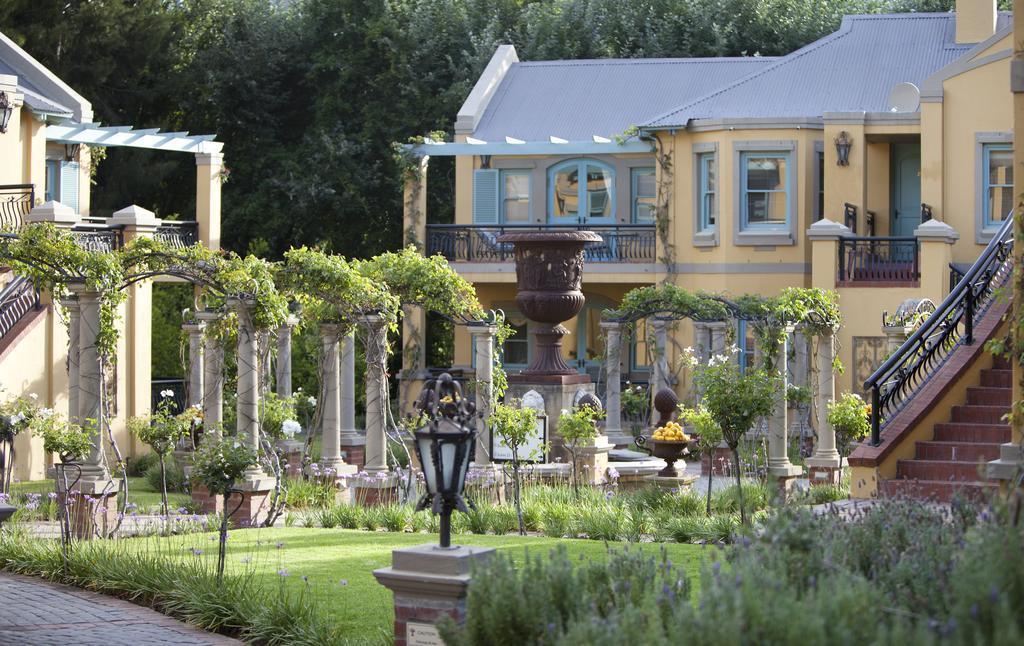 Na al dat schitterende liquide gaan we dan nog eens logeren in één der mooiste private hotels van de streek : het sublieme Franschhoek Country House.