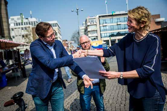 Forenzen, bewoners, bezoekers en bedrijven informeren Met (publieks)communicatie informeert Groningen Bereikbaar over werkzaamheden en verkeershinder. Ook anders reizen en werken wordt gestimuleerd.