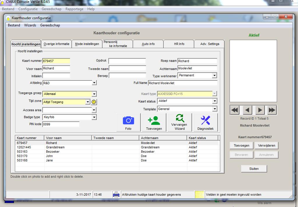 Software en licentiestructuur Software impressies De software is met 1 muisklik om te zetten van Engels naar Nederlands.
