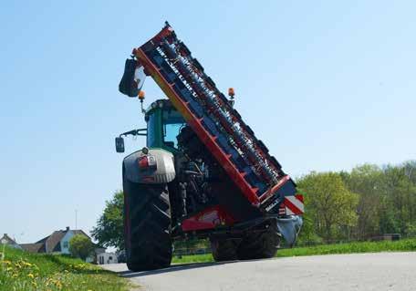 65m In transport merk je niet dat er zo'n brede maaier achterhangt EXTR 736T Vario -