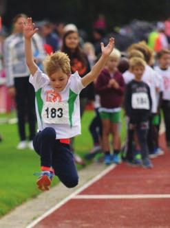 Verspringen Bij het verspringen zit het startnummer op de rug van uw kind. De kinderen moeten zich ongeveer een kwartier voor aanvang van het onderdeel bij de jury melden.