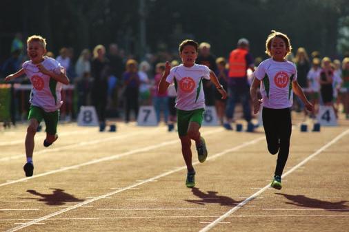 De sprint Bij de sprint zit het startnummer op de rug van uw kind. De kinderen moeten zich ongeveer een kwartier voor aanvang van het onderdeel bij de startcommissie melden.