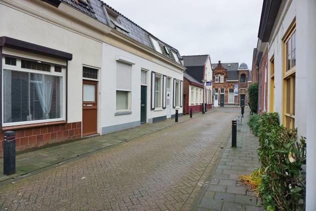 Zij woonden op de hoek Korvelseweg - huidige Van Sonstraat. In het adresboek van 1919 worden hij en zijn twee zonen als hoefsmid vermeld. Hij overleed te Tilburg op 30 april 1915.