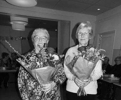 Hartelijk bedankt Wij willen iedereen hartelijk bedanken voor de felicitaties, cadeaus, bloemen en de vele kaarten, die wij mochten ontvangen voor ons 60 jarig huwelijk.