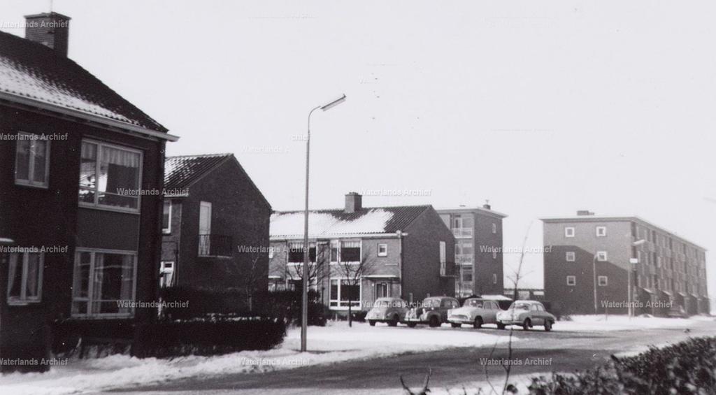 Datering: 12-03-1951 Bouwwerk: bouw kantoorgebouw Plaats: Wormer Straat: Nieuweweg