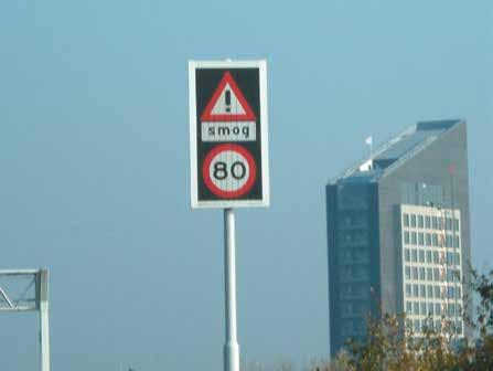 Dit granulaat wordt gewoon weer toegevoegd en gemengd met het zand, waarvan nieuwe betondakpannen gemaakt worden. Milieubesparing. Een dakpan die de vuile lucht kan reinigen?