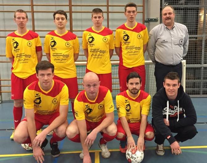 DE WESTVLAAMSE NATIONALERS! e NATIONALE Jong CBL Kortrijk komt mee op kop! Dankzij een 7 overwinning op The Oliver Boys Gent komt Kortrijk gelijk op kop met Appels.