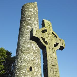 Keltische hoogkruisen die verspreid over het hele land zijn te vinden, zijn een levende herinnering aan die periode.
