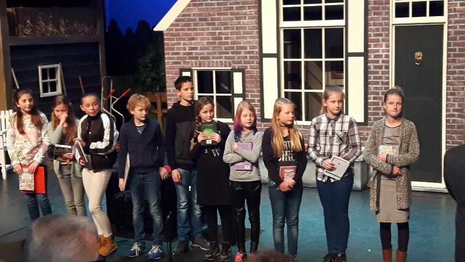 Oudercommissie Op 24 januari heeft de oudercommissie vergaderd. Het Sinterklaas- en kerstfeest en het buffet hebben we geëvalueerd. Het waren weer geslaagde activiteiten.