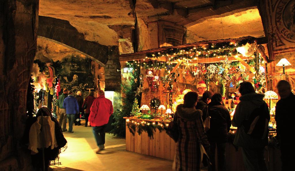 Valkenburg, Nederland PROGRAMMA - Keuze 1: Bezoek Kerststad VALKENBURG - Keuze 2: Grotbiken in de Mergelgrotten + bezoek