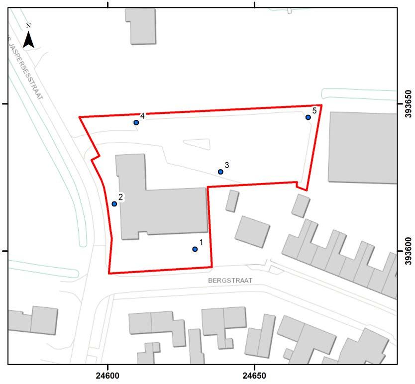 Afbeelding 5. De locaties van de boringen (blauw gemarkeerd), geprojecteerd op een uitsnede van de Topografische Kaart. Het plangebied is rood omkaderd. Topografische Dienst Kadaster, Emmen [2013].