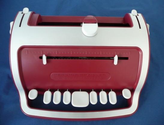 COMMUNICATIE Brailleschrijfmachines 020000035 Perkins standaard. Mechanische brailleschrijfmachine met bewegende printknop, max. papierbreedte 29 cm (42 lettertekens/lijn). Intrekbare handgreep.
