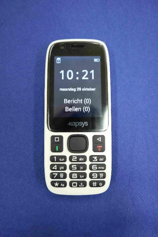 020002121 MiniVision-Kapsys. GSM met spraakfunctie, druktoetsen, zonder aanraakscherm. Belangrijkste functies : telefoon, contacten en berichten. Menu in lijstvorm. SOS-functie.