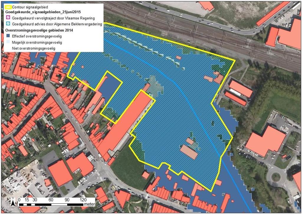 Figuur: watertoetskaart van het signaalgebied op recente orthofoto (medio 2015) met aanduiding van de overstromingsgevoelige gebieden (lichtblauw = mogelijk overstromingsgevoelig; donkerblauw =