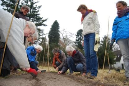 AmmaCentrum en zijn wandeling door de tuin.