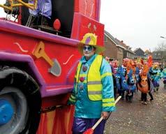 Houdt tijdens de optocht een afstand