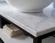 18 a 18 a Detail echt marmer topblad Bianco Carrara / Detail echter marmor Abdeckplatte Bianco Carrara 18 19 Uitvoering: 120 cm,