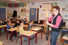 Windkracht 6 lessen geslaagd Op vrijdagochtend 8 maart even tegen negen kwam 'juf' Peggie Peters van onze harmonie Sint Servaes het lokaal van groep 5 van meneer Ad op basisschool t Palet binnen.