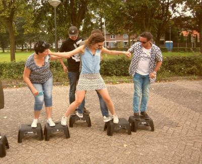 De Opdrachten Ja over de specifieke opdrachten kunnen we weinig melden. Er is een portofoon opdracht, een inschattingsopdracht, een opdracht op kratjes en we gaan wat uitbeelden.