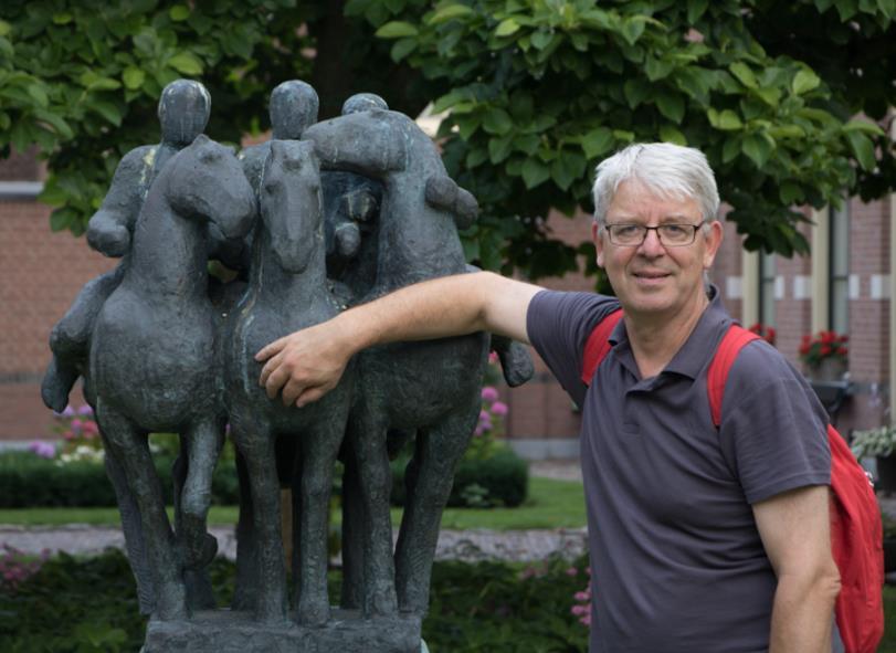 Het beeld van de 3 ruiters werd voor de gelegenheid aangevuld met nóg een Ruiter Behalve de middeleeuwse binnenstad stond een bezoek aan de schitterende St.Walburgiskerk ook op het programma.