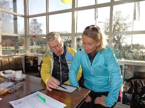 In deze tijd van bezuinigingen heeft de Lotusbloem dringend bijdragen nodig voor aanschaf van aangepaste fietsen etc. Vorig jaar hebben we 3.000,- kunnen doneren! Er zijn nieuwe routes gemaakt.