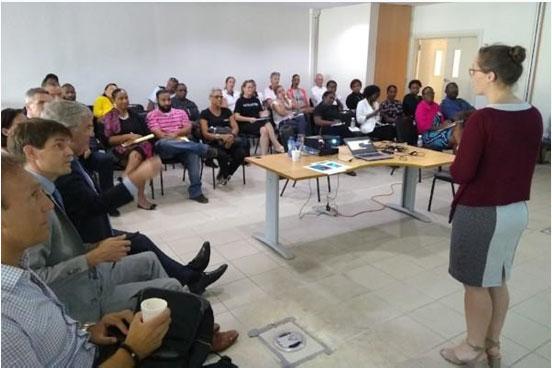 van haar Antillenreis. De delegatie bracht onder andere een bezoek aan de waarnemend ministerpresident Wycliffe Smith, en besprak mogelijkheden tot verdere samenwerking tussen de VNG en Sint Maarten.