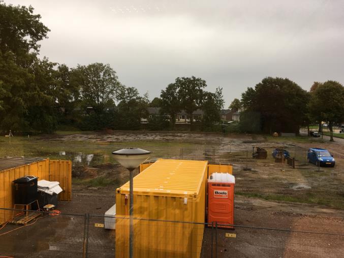 Stand van zaken nieuwbouw De voorbereidingen voor de start van de bouw van het IKC met bijbehorende sporthal op de locatie Elzenburg zijn in volle gang.