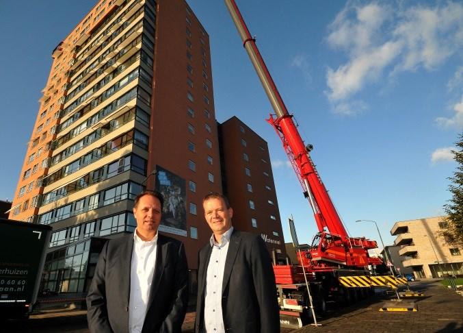 toekomstkwaliteit en rendement, klanttevredenheid (comfort en gezondheid) en betaalbaarheid, aldus Dennis Gerlof, directeur Woonbron. V.l.n.r. Arjan ten Elshof, directeur Duurzame energie van HVC Dennis Gerlof, directeur Woonbron voor Waterwiel.