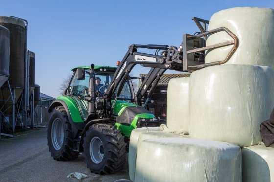 Boerderij.nl/Mechanisatie 5 maart 2018 Quicke Q5M-voorlader heft veel en kipt ver Eind 2016 presenteerde Ålö de nieuwe Quicke Q-voorladerserie.