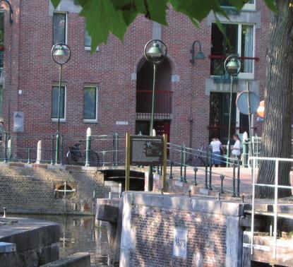 De Goudse motte In het oudste deel van Gouda ligt in de tuin van de kosterij van de Sint Janskerk een opmerkelijke verhoging.