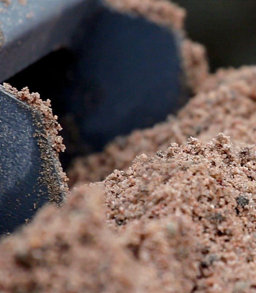 Met ophaalbak Met ophaalbak en Baustelle Materiaal van de fijnste korrel tot een maximum korrelgrootte van 16 mm Semi-droge chape Zand de Mixokret M 740 transporteert zand met een maximum