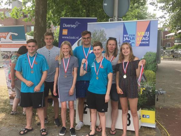 Nieuwsbrief wedstrijdzwemmen Zwemlust Den Hommel Open Water zwemmen Ondertussen hebben er al een aantal open water wedstrijden plaatsgevonden waaronder in Vianen het OWZ Merwedekanaal.