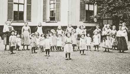 12 Stand van zaken MUSEUM FAMILIE VRIJWILLIGERS Anneloes Thijs, geschiedenis studente, heeft een korte periode voor het museum gewerkt. Voor haar studie verhuisde zij naar Amsterdam.