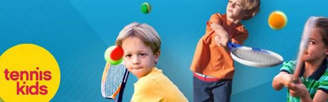 Competitievormen en Wetenswaardigheden Tenniskids Rood, Oranje en Groen Kinderen die voor het eerst gaan tennissen en gelijk beginnen op een groot veld verliezen snel hun interesse.