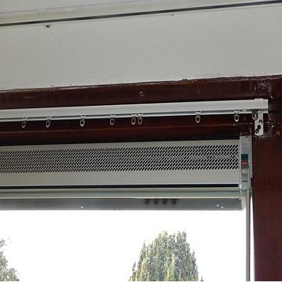 Let erop dat er altijd ook voldoende lucht toegevoerd kan worden door ventilatieroosters in ramen of openingen onder de deuren (na vloerafwerking: 2 cm).