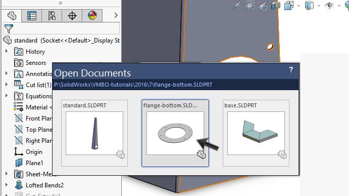 In plaats daarvan maken we een kopie van het onderdeel, dat we vervolgens gaan aanpassen. 70 Ga naar het onderdeel flange-bottom.sldprt.