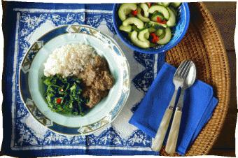 Hoofdgerecht Rendang van Bartje Boemboe en Waterlant's Weelde met snijbiet, rijst en zure komkommer In de Krat Rendang (g) Rijst (g) Snijbiet (g) Komkommer (stuk(s)) Rode peper (stuk(s)) 00 50 00 600